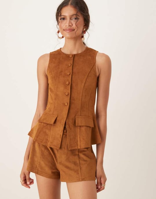 ASOS DESIGN matchande sömmar i fuskmocka hotpants i brun - BRUN - Image 2
