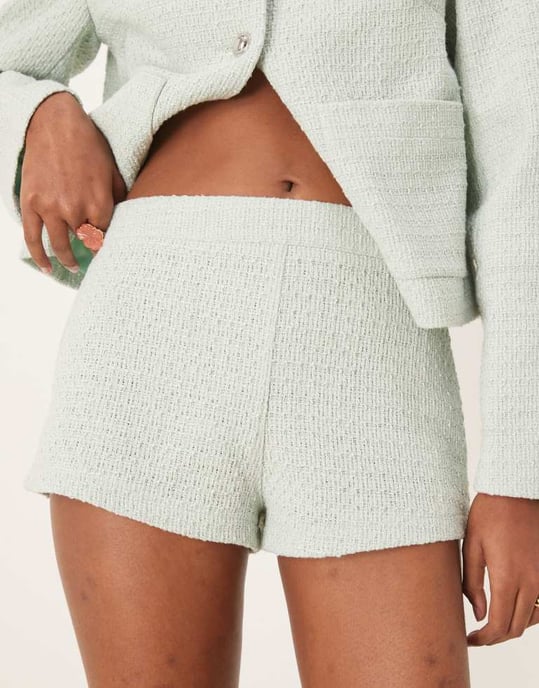 ASOS DESIGN skräddarsydda bouclé mikrashorts set i salvia - Image 2
