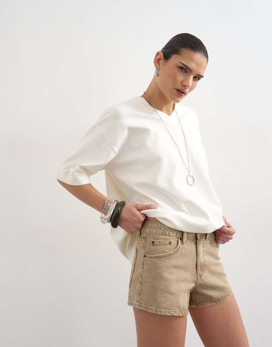 Topshop denim shorts i tvättad beige - Image 1