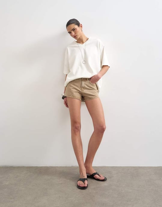 Topshop denim shorts i tvättad beige - Image 2