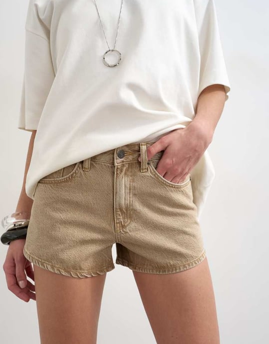 Topshop denim shorts i tvättad beige - Image 3