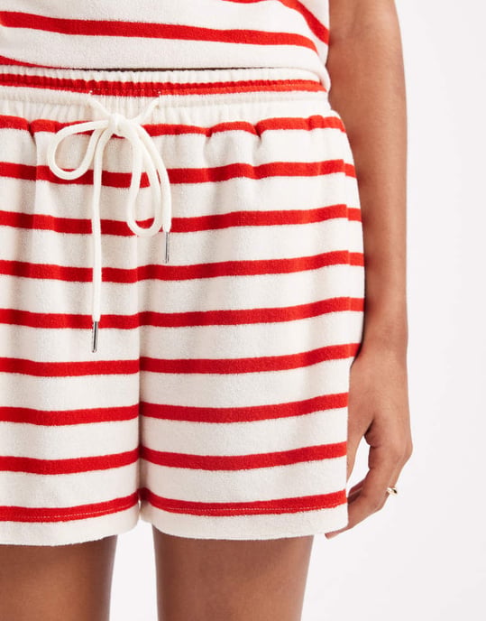 Vero Moda handduksshorts set i röd rand - Image 4