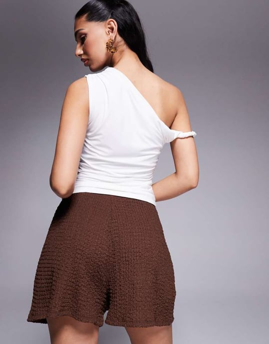 ASOS DESIGN texturerade shorts i choklad - Image 2