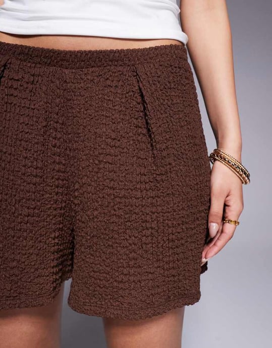 ASOS DESIGN texturerade shorts i choklad - Image 3