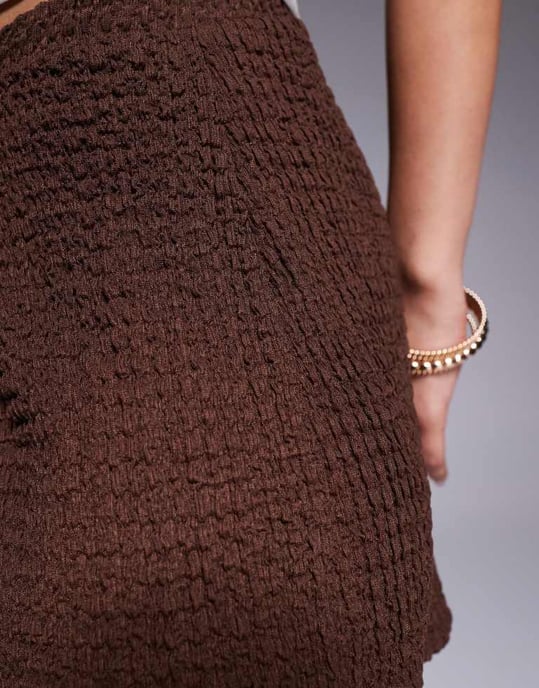 ASOS DESIGN texturerade shorts i choklad - Image 4