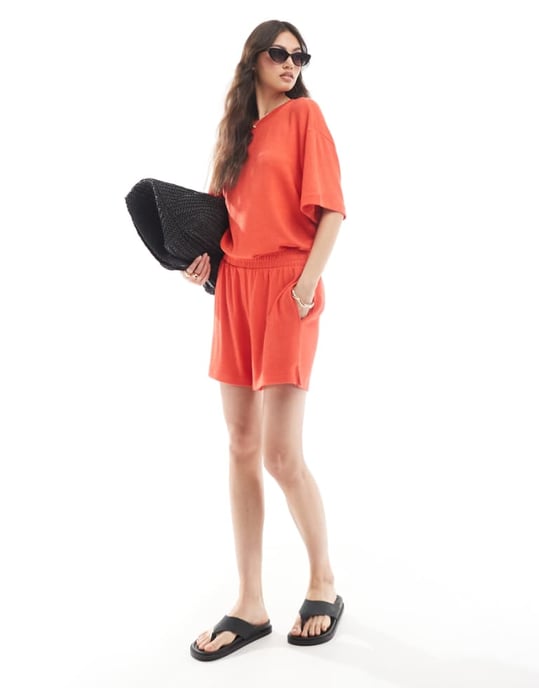 ASOS DESIGN texturerad stickad kort co-ord i röd - Image 1