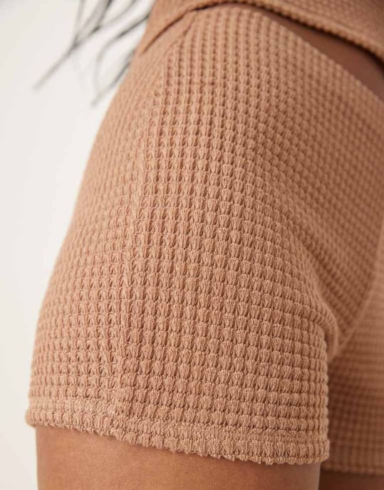 ASOS DESIGN co-ord virkad mikroshorts i mocha - Image 2