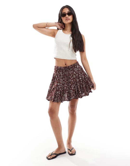 Miss Selfridge cheesecloth flippiga shorts i brun semesterprint - Image 1
