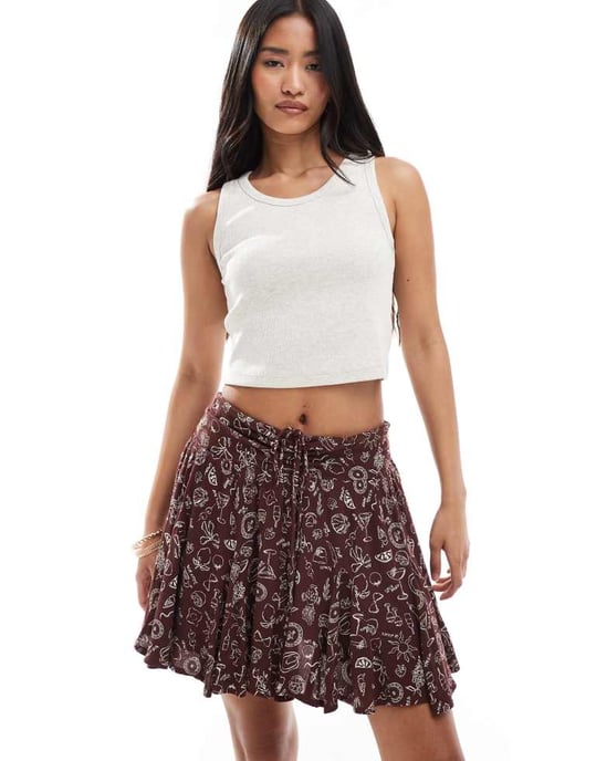 Miss Selfridge cheesecloth flippiga shorts i brun semesterprint - Image 2