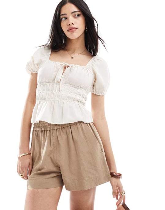Fransk Anslutning klassiska linneblandade shorts i beige - Image 3