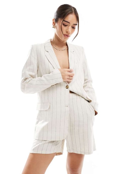 Vero Moda mixa och matcha linnekänsla skräddarsydda shorts co-ord i havre rand - Image 2