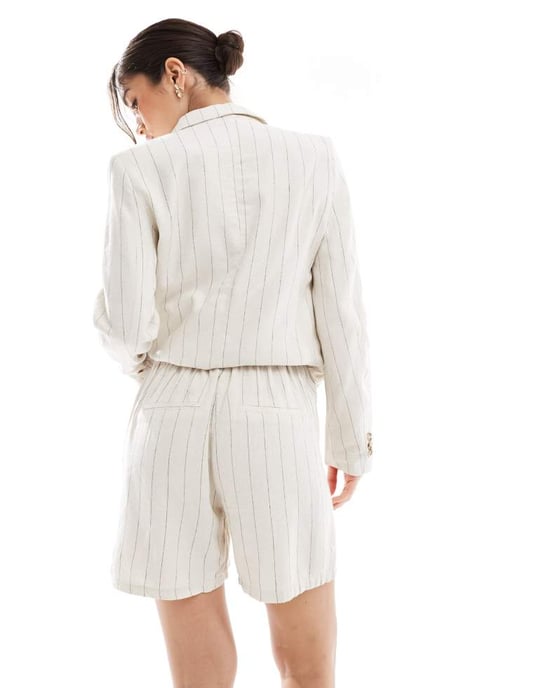 Vero Moda mixa och matcha linnekänsla skräddarsydda shorts co-ord i havre rand - Image 3