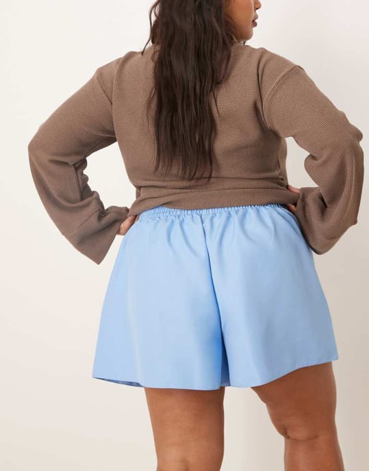 ASOS DESIGN Curve skräddarsydda linne-look lösa boxershorts i ljusblått - Image 2