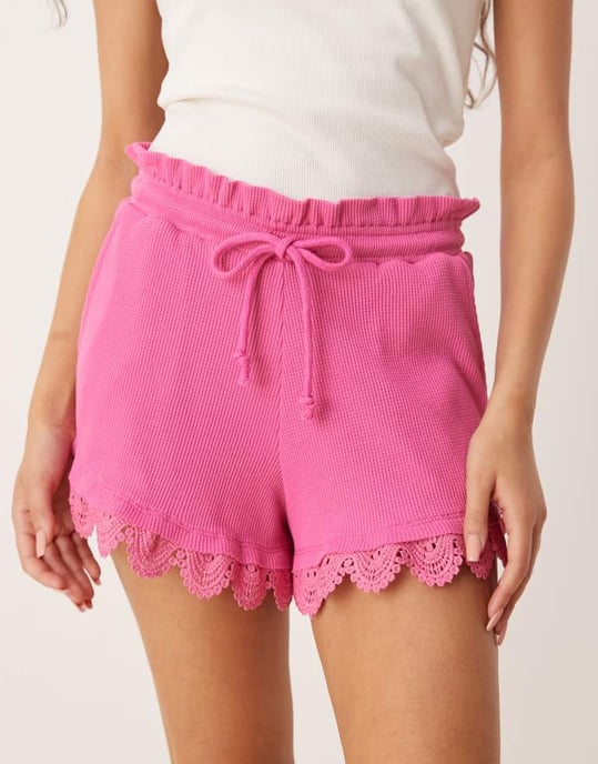 ASOS DESIGN shorts med spetsdetalj och våffelmönster - KLAR ROSA - Image 3