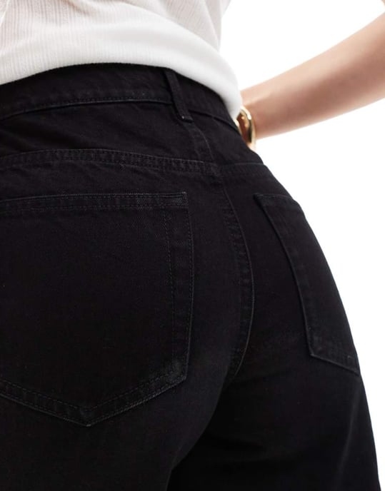 Miss Selfridge denim mom shorts i svart tvätt - Image 3