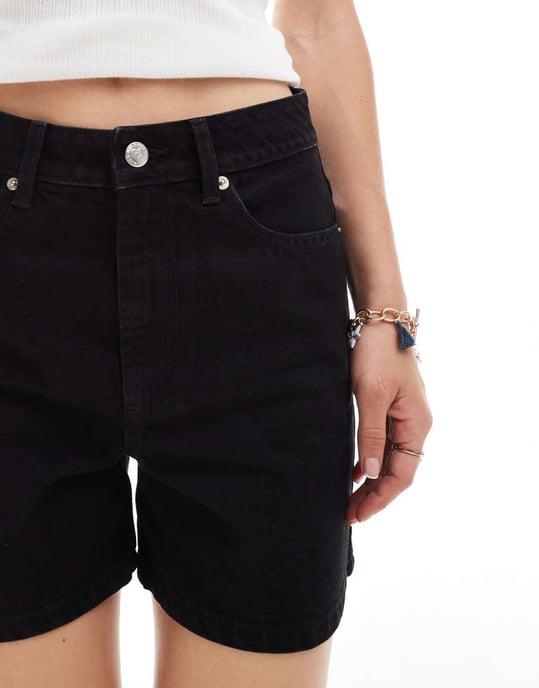 Miss Selfridge denim mom shorts i svart tvätt - Image 4