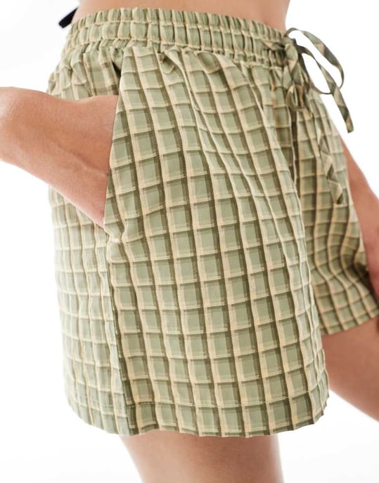 Tunn bomullsshorts i grönrutigt mönster - Image 2