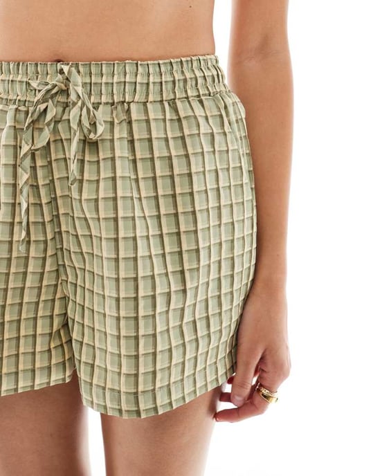 Tunn bomullsshorts i grönrutigt mönster - Image 4