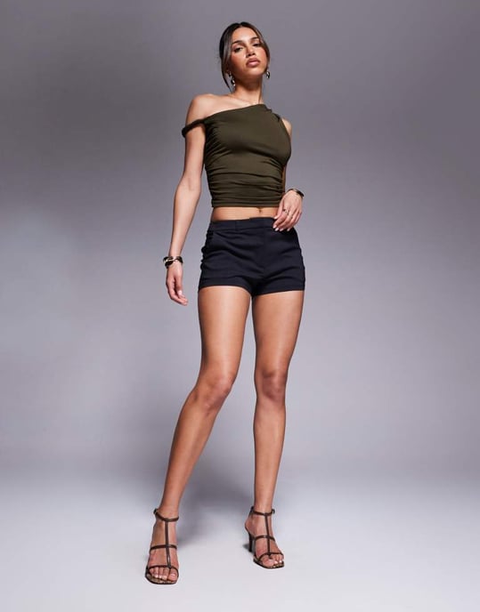 ASOS DESIGN skräddarsydda bengaline microshorts i svart - Image 2