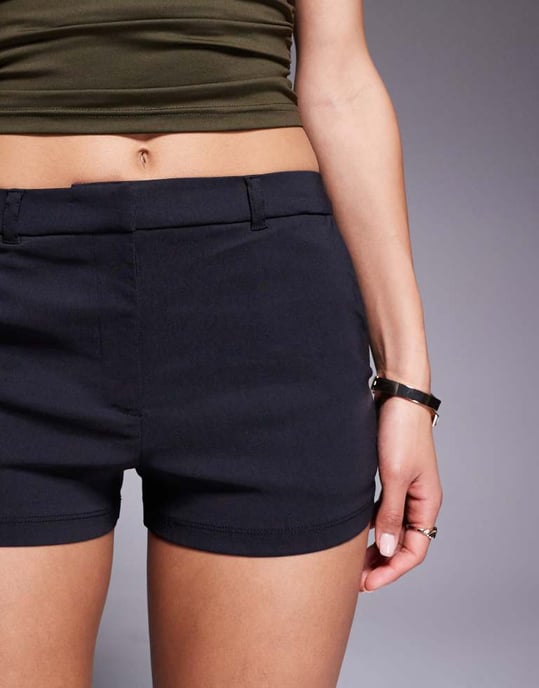 ASOS DESIGN skräddarsydda bengaline microshorts i svart - Image 3