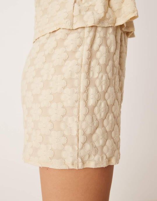 ASOS DESIGN mini kort set i krämfärgad blommig spets - Image 4
