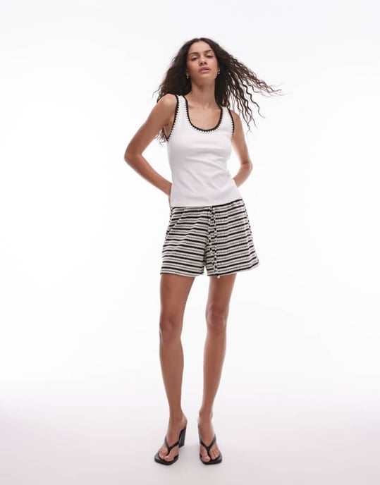 Topshop texturerade randiga shorts i monokromt - Image 1