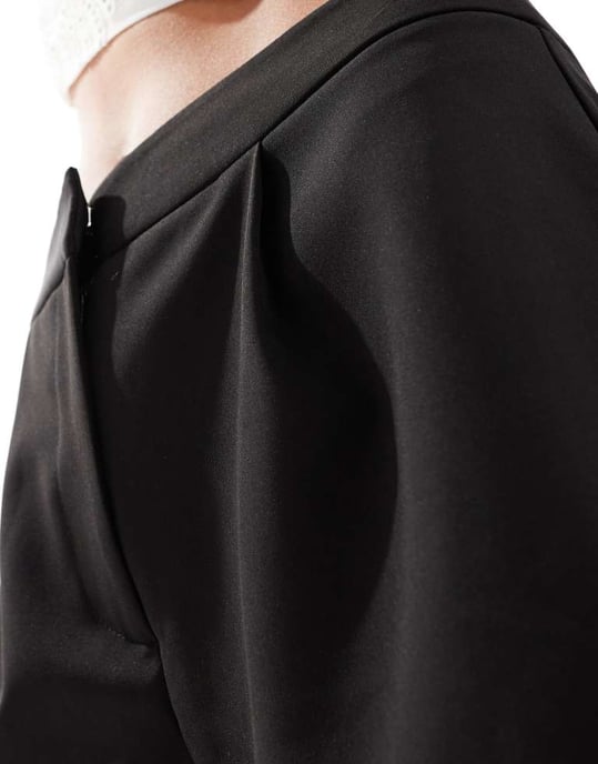 Miss Selfridge skräddarsydd hög midja sängshorts i svart - Image 3