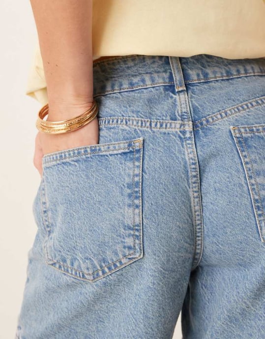 ASOS DESIGN denimshorts med scallopdetalj i mellanblå - Image 3