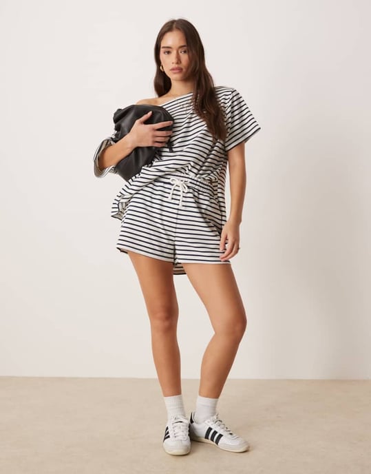 ASOS DESIGN co-ord interlockshorts i marinblå och vit rand - Image 1