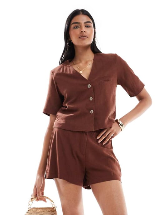 Vero Moda linne-touch skräddarsydd kort co-ord i choklad - Image 1
