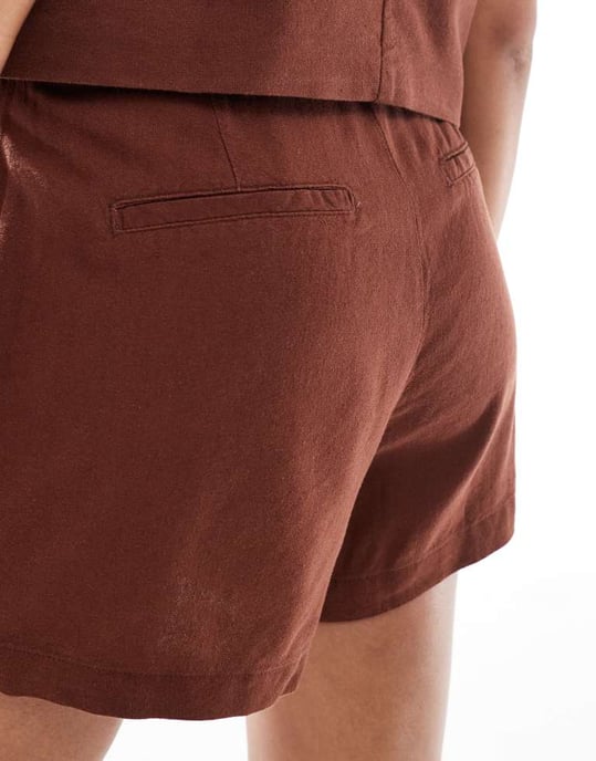 Vero Moda linne-touch skräddarsydd kort co-ord i choklad - Image 4