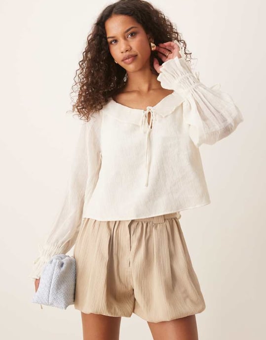ASOS DESIGN skräddarsydda krinklade puffball-kortsbyxor i sten färg - Image 3