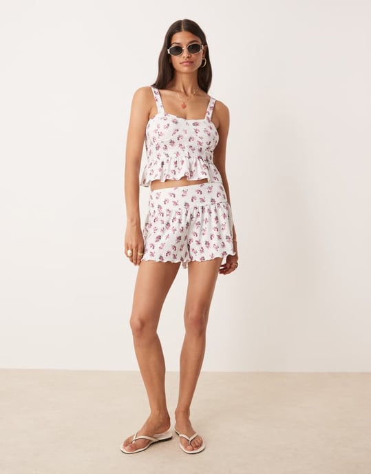 ASOS DESIGN texturerad flippy shorts i ditsy blommönster - Image 2