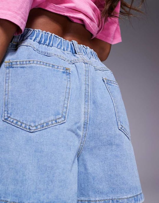 Missyempire denim elastiska papperspåse hög midja shorts i ljusblå - Image 3