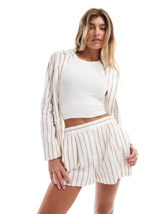Miss Selfridge skräddarsydda linne shorts set i neutral rand - Image 2