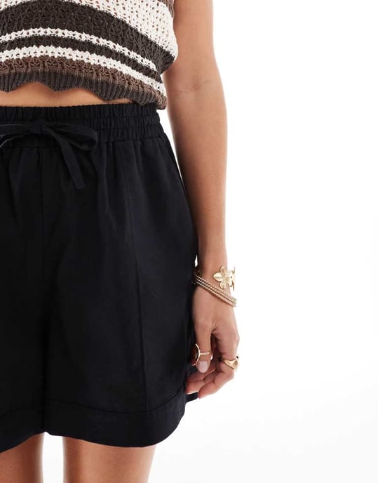 French Connection Clare linneblandning drawstring shorts i svart - Image 4