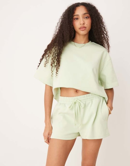 ASOS DESIGN co-ord interlock shorts i pastellgrön - Image 1