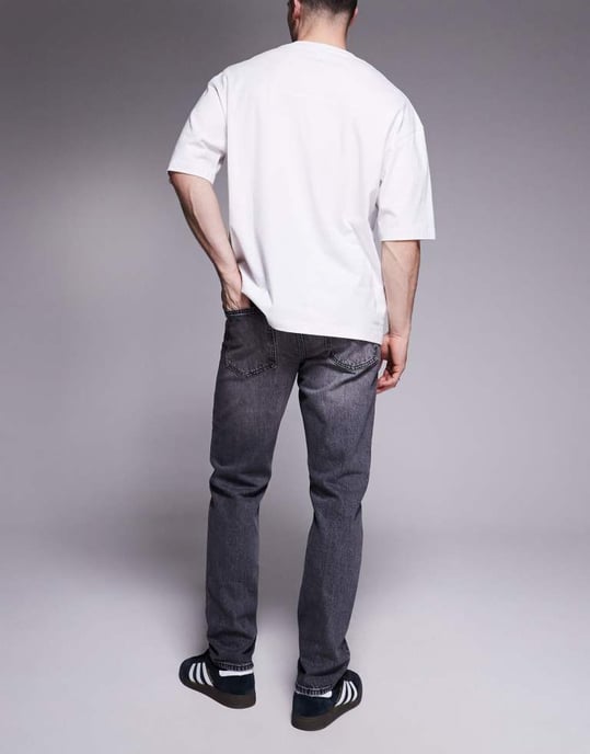 ASOS DESIGN slim fit jeans i tvättad svart - Image 2