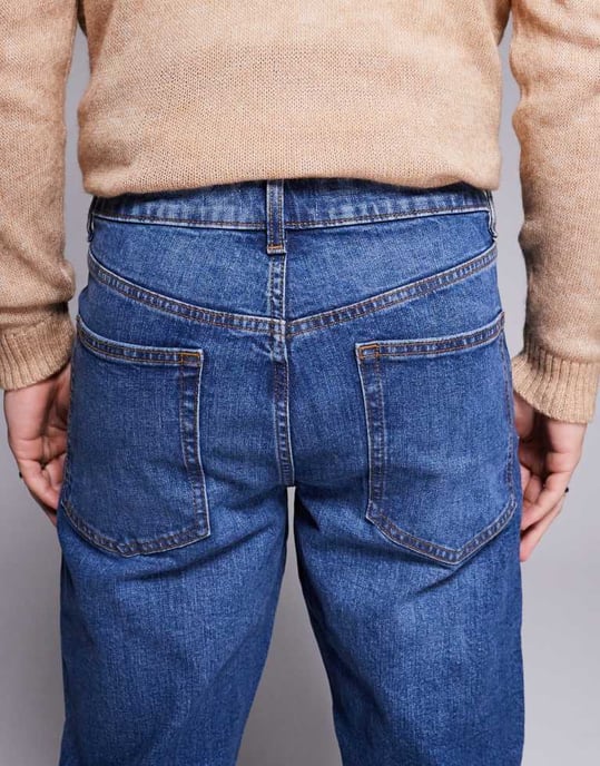 ASOS DESIGN slim fit jeans i medtvättad blå - Image 4