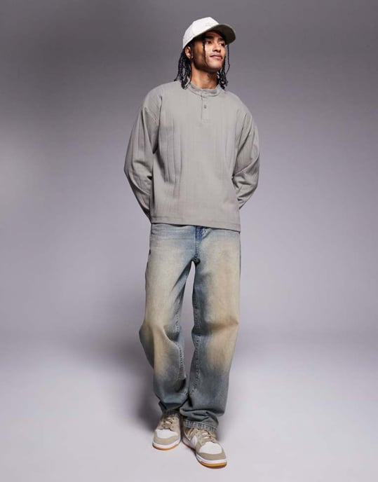 ASOS DESIGN överdimensionerad boxig långärmad t-shirt i khaki texturerad ribbing - Image 2
