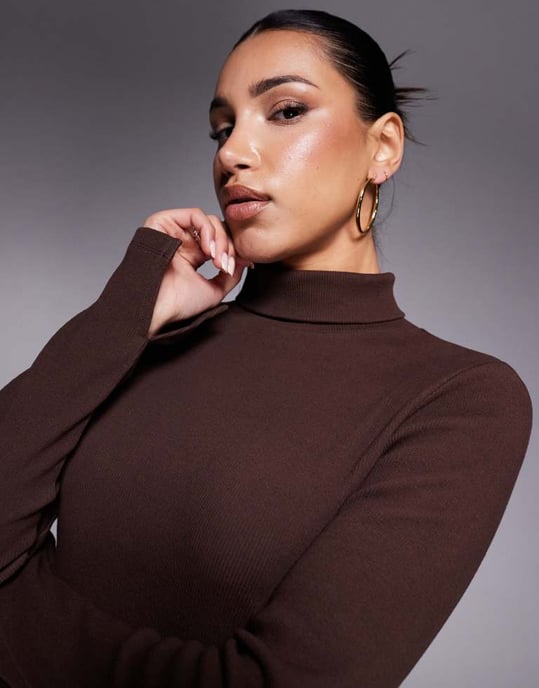 ASOS DESIGN ribbad åtsittande långärmad polotröja i choklad - Image 2