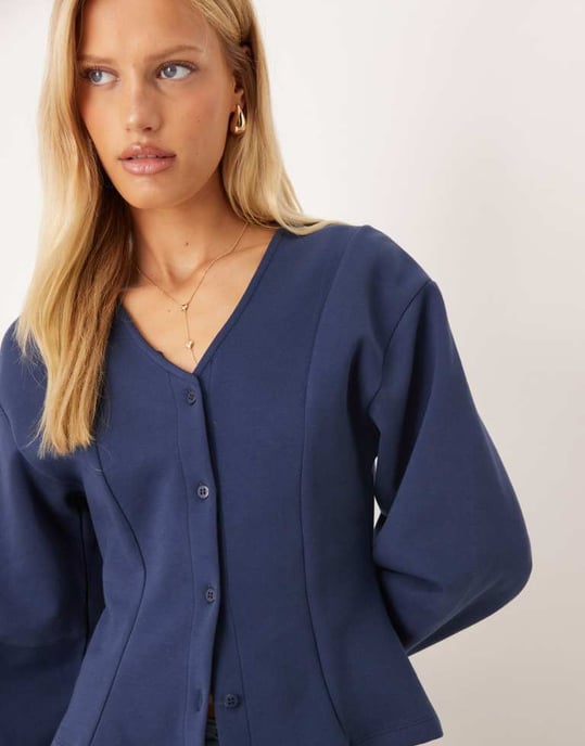 ASOS DESIGN rundad kokongärmad knapp-up koord topp i marinblå - Image 4