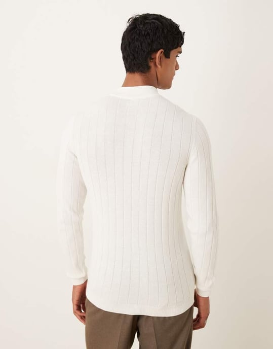 ASOS DESIGN muskulär passform långärmad stickad ribbad turtleneck t-shirt i off-white - Image 3