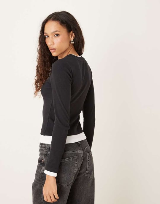 ASOS DESIGN lagerpålägg långärmad monokrom topp i svart - Image 3
