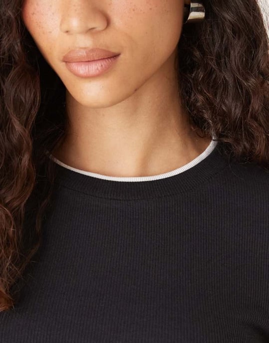 ASOS DESIGN lagerpålägg långärmad monokrom topp i svart - Image 4