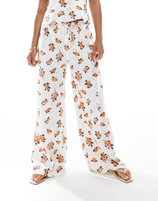 ASOS DESIGN broderad pyjamasbyxa med knytmidja i vitt och orange mönster - Image 2