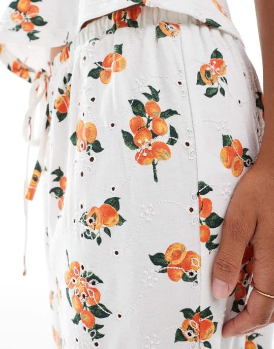 ASOS DESIGN broderad pyjamasbyxa med knytmidja i vitt och orange mönster - Image 3