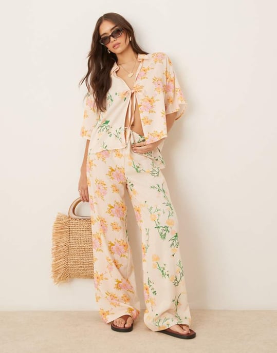 ASOS DESIGN Abi strandbyxa i flerfärgad blommig mönster - Image 1