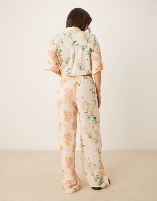 ASOS DESIGN Abi strandbyxa i flerfärgad blommig mönster - Image 4
