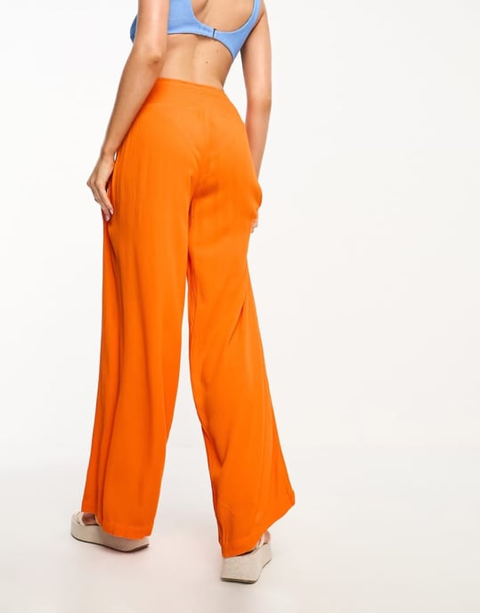 Vero Moda shirred waist beach trousers in orange - Image 4